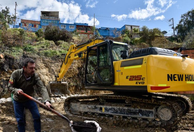 Obras en cerro de Chapinero Obras en cerro de Chapinero