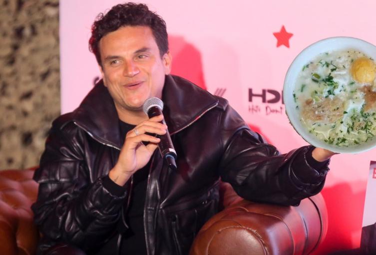 SIlvestre Dangond come tamal y changua tras sus conciertos en Bogotá SIlvestre Dangond come tamal y changua tras sus conciertos en Bogotá