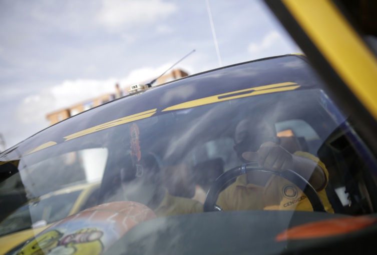 Taxista manejó con tragos y perdió hasta el camello: ley no lo perdonó Taxista manejó con tragos y perdió hasta el camello: ley no lo perdonó