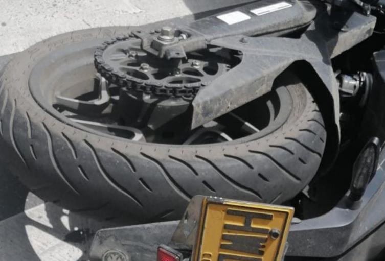 Moto accidentada en calle de Bogotá