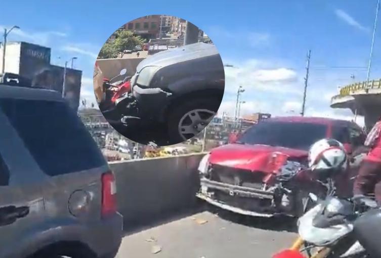Choque múltiple en Puente Aranda Choque múltiple en Puente Aranda