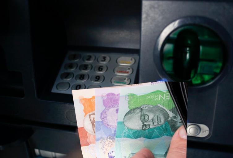 Cajeros automáticos se ponen generosos billete asegurado para todos