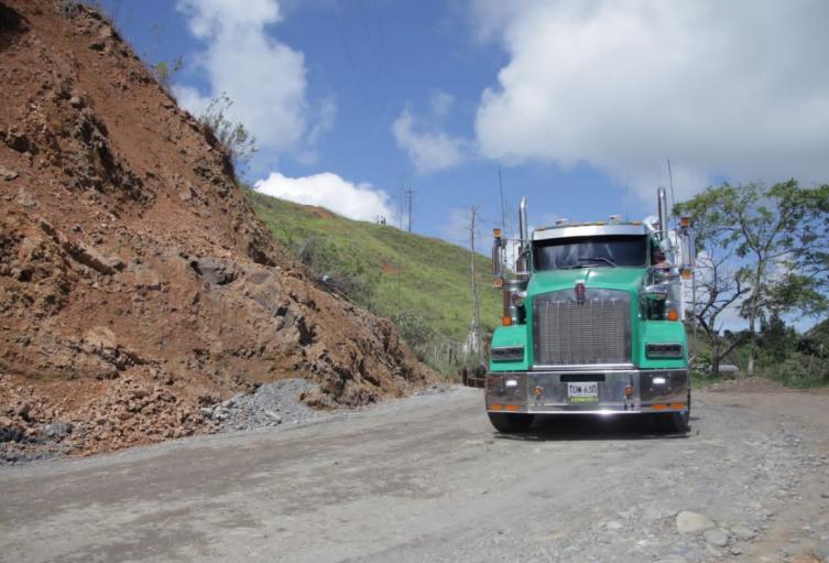 Vehículos de carga pesada no pueden pasar por la vía Bogotá -Villavicencio