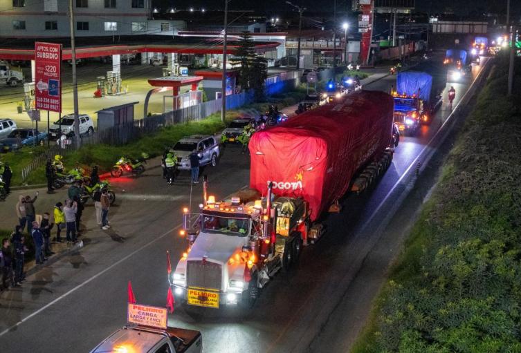 Convoy que acompañó el recorrido del Metro de Bogotá