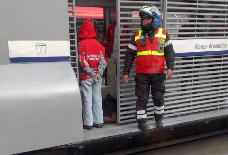 Cierre de estación Flores de Transmilenio