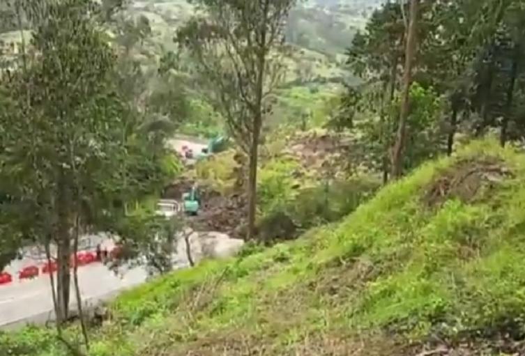 Cierran vía al Llano: obras ya arrancaron y tienen tiempo contado Cierran vía al Llano: obras ya arrancaron y tienen tiempo contado