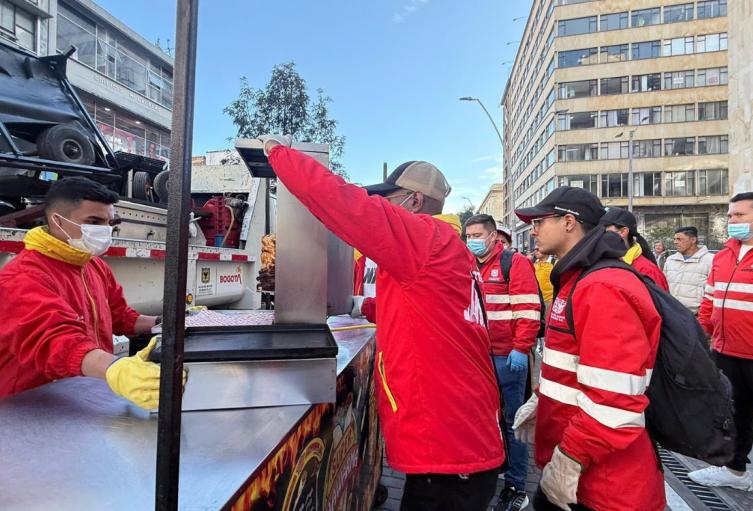Alcaldía de La Candelaria retira carros por vender alimentos en mal estado Alcaldía de La Candelaria retira carros por vender alimentos en mal estado