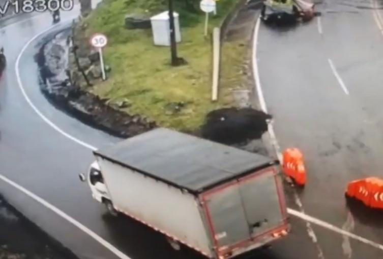 Coviandina pide a carros pequeños usar la Vía al Llano después de las 8 a. m. Coviandina pide a carros pequeños usar la Vía al Llano después de las 8 a. m.