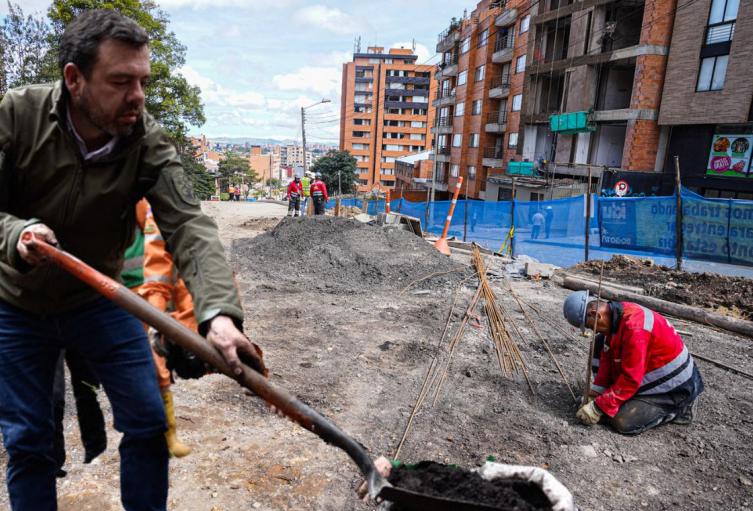 El IDU anda buscando gente esta es la dirección pa’ dejar la hoja de vida