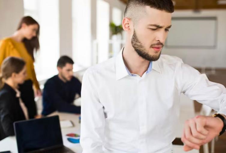 Llegar tarde o faltar al trabajo le saldrá carísimo: esto dice la ley Llegar tarde o faltar al trabajo le saldrá carísimo: esto dice la ley