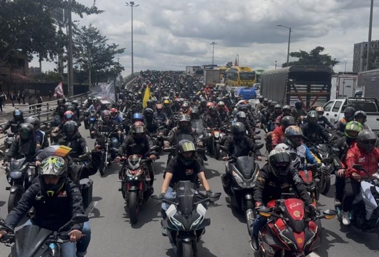 Movilización de moteros en Bogotá