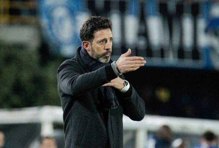 Jorge Bava, extécnico de Santa Fe Jorge Bava dirigiendo un partido con Santa Fe