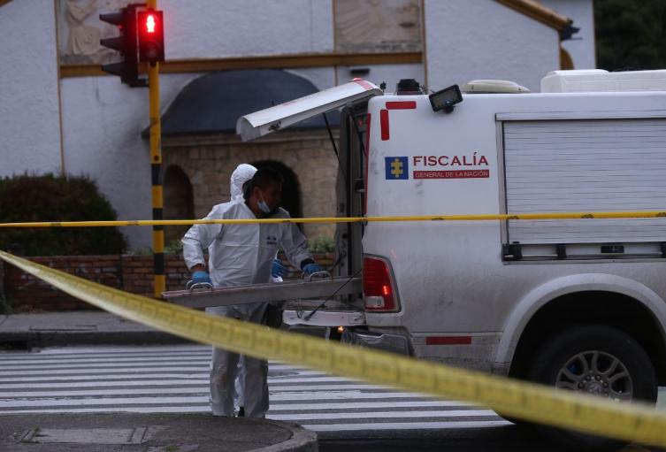 CTI de la Fiscalía haciendo levantamiento de un cuerpo