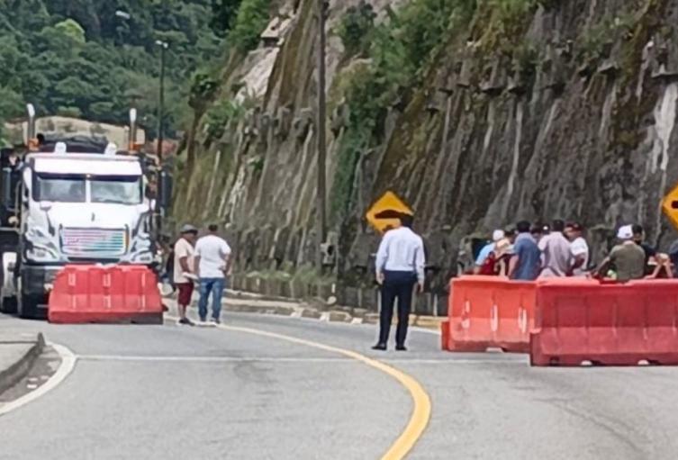 Cierre total en la vía al Llano por protestas en Guayabetal Cierre total en la vía al Llano por protestas en Guayabetal