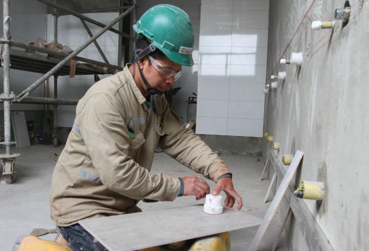 Trabajadores de obra de mejoramiento de vivienda