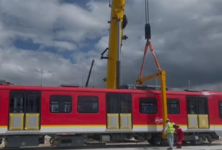 Primer vagón ya está en los rieles: ingeniería en Bogotá hace historia Primer vagón ya está en los rieles: ingeniería en Bogotá hace historia