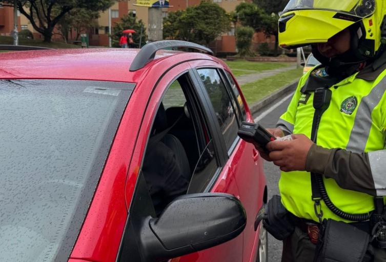 Movilidad estaría derrochando en lujos con contrato millonario Movilidad estaría derrochando en lujos con contrato millonario