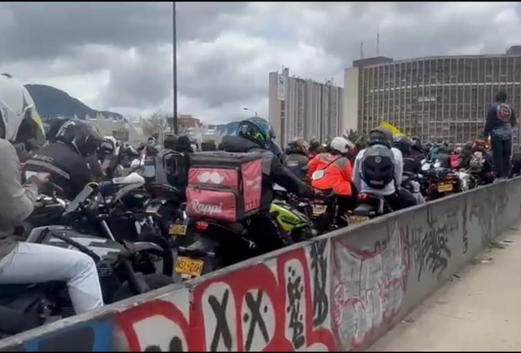 Protesta de moteros avanza por la NQS