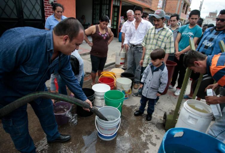 Acueducto corta el agua en varias localidades más de 24 horas a punta de balde