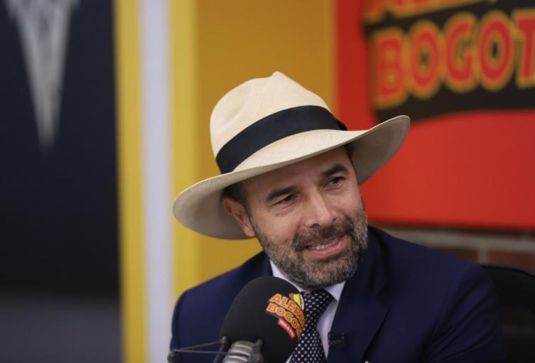 Andrés Guerra, en la cabina de Alerta Bogotá, en el marco de Tribuna RCN Andrés Guerra, en la cabina de Alerta Bogotá, en el marco de Tribuna RCN