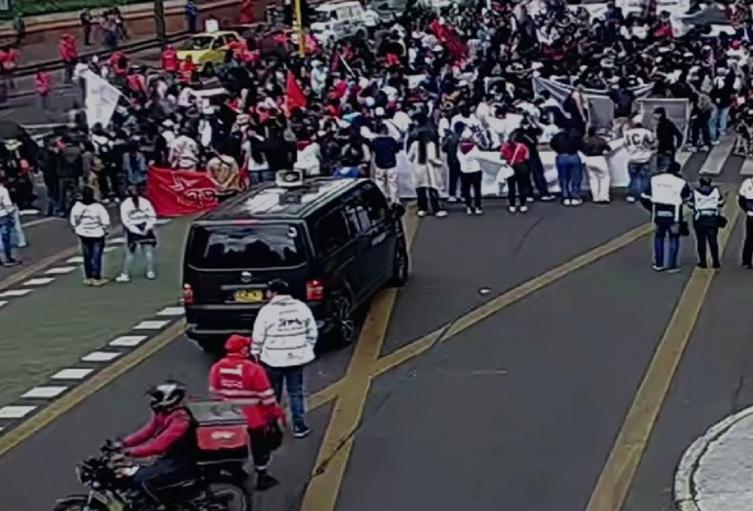 Bloqueo en calle 72 de Bogotá este viernes 10 de octubre Bloqueo en calle 72 de Bogotá este viernes 10 de octubre