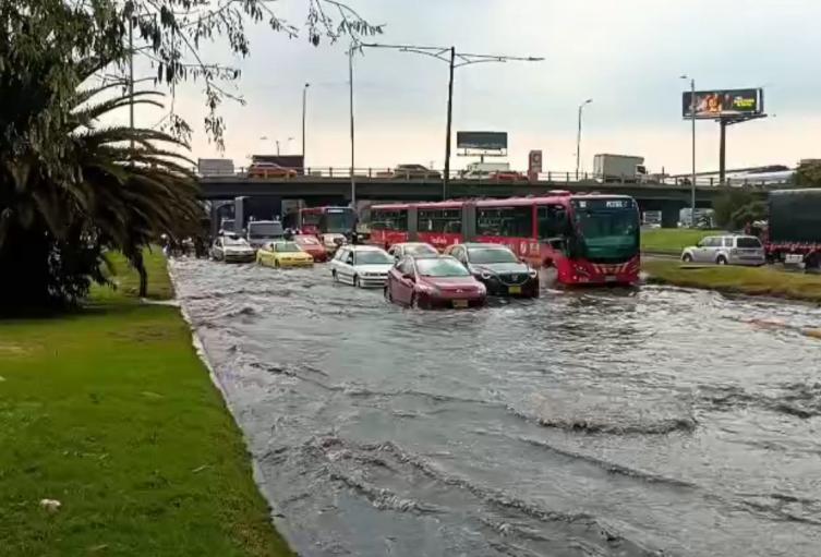 Granizada entre Autonorte y Boyacá: agua inunda vías claves y no hay paso fácil