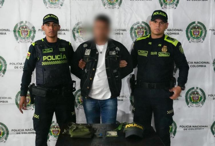 Falso policía capturado en Portal Norte de Transmilenio Falso policía capturado en Portal Norte de Transmilenio