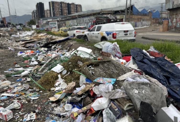 Acumulación de basuras en Puente Aranda