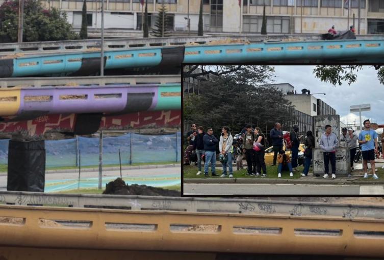 Ciudadanos viendo la implosión en Puente Aranda