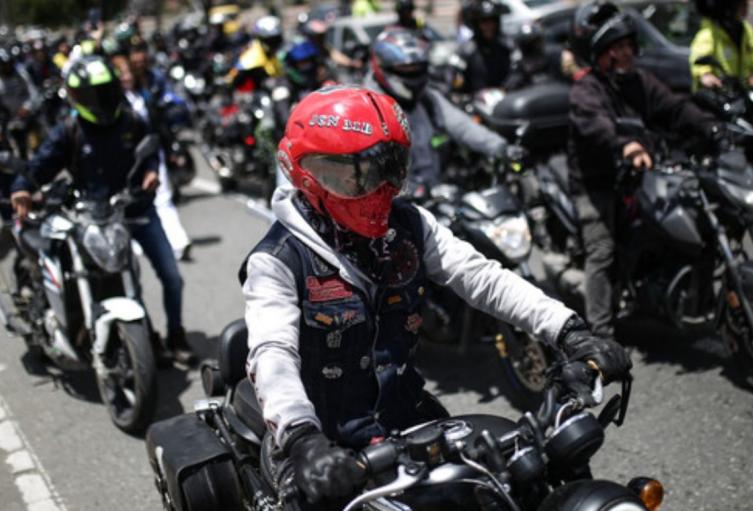 Le ponen límite a la Policía sanciones que no impondrían a motociclistas
