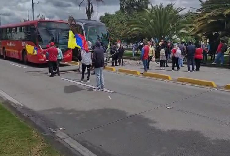 Manifestación en avenida El Dorado 10-10 Manifestación en avenida El Dorado 10-10