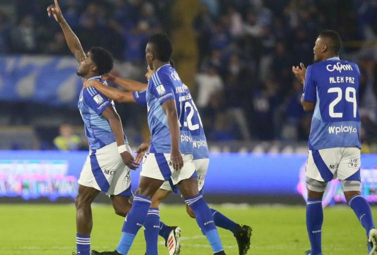 Jugadores de Millonarios celebrando un gol contra el América