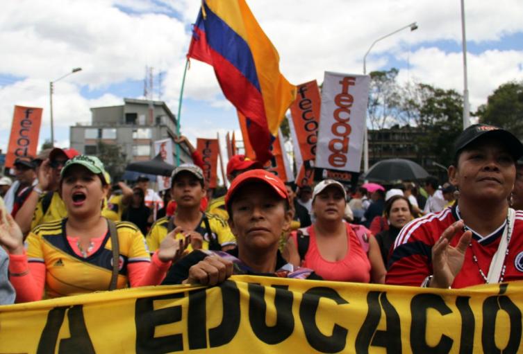 Paro nacional de Fecode Profesores de Fecode en manifestación