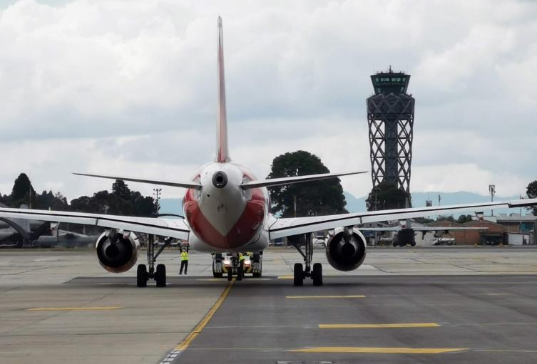 Peligros para volar según controladores aéreos Peligros para volar según controladores aéreos
