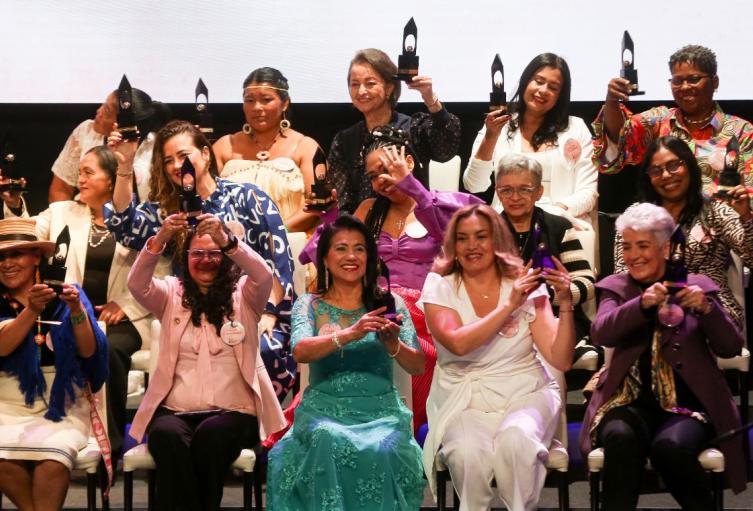 Ceremonia del Premio Cafam a la Mujer