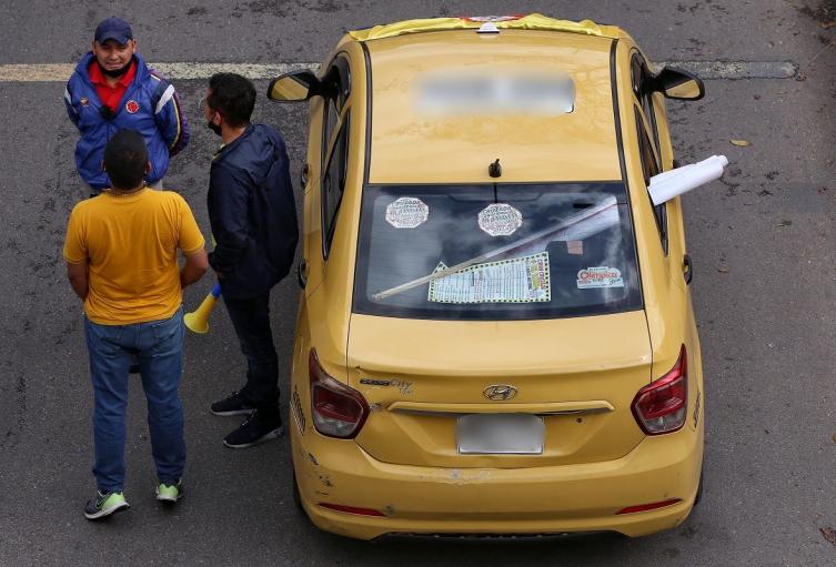 Taxista acusado al pedir lavada del vehículo