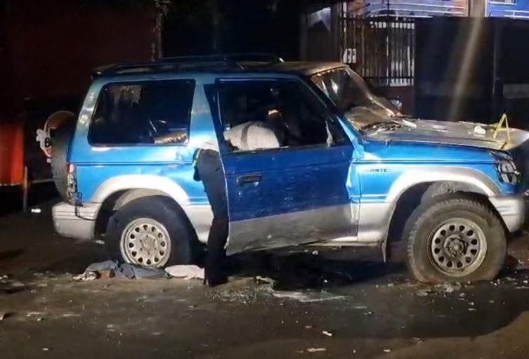Así quedó la camioneta en Kennedy, tras atropellar a varios motociclistas