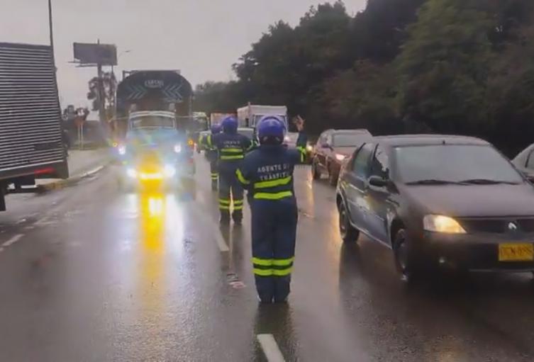 Autopista Norte, afectada por protesta de camiones