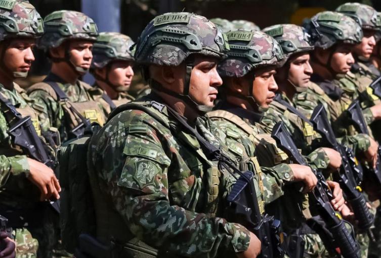 Soldados prestando el servicio militar en Colombia