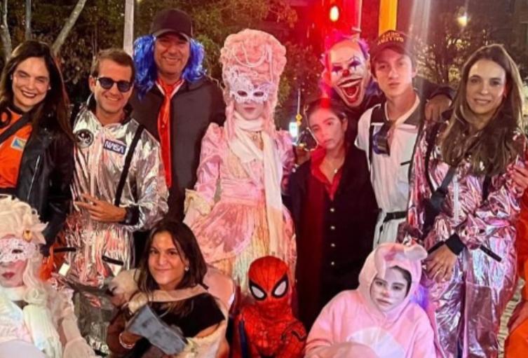 Shakira, enamorada de Bogotá se disfrazó y pidió dulces junto a sus hijos