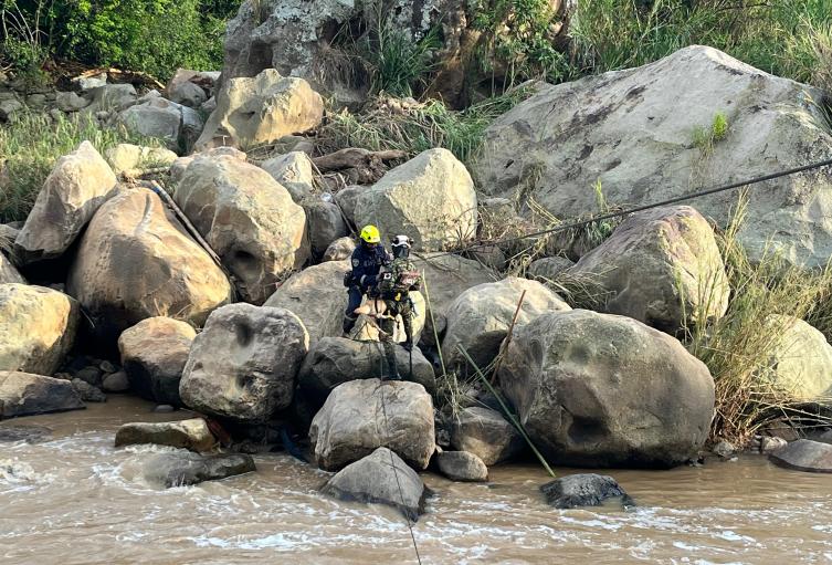 Soldados rescatistas del Ejército Nacional