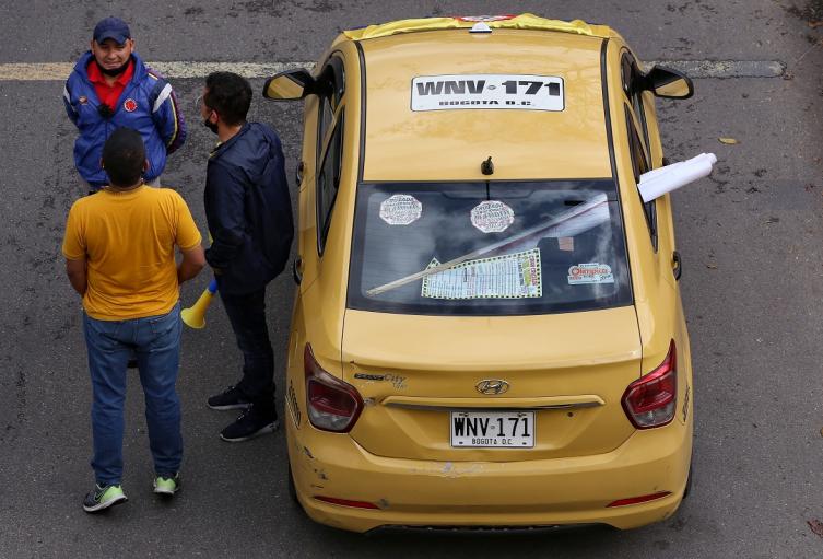 Taxista acusado al pedir lavada del vehículo