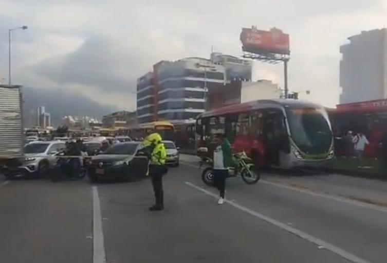 TrasnMilenio cerró nueve estaciones Usuarios a gastar suela