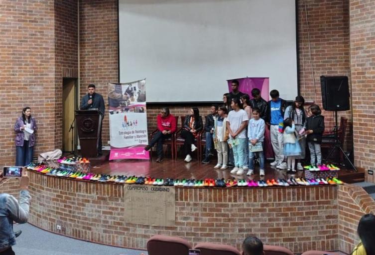 Barristas confeccionan guayos para niños