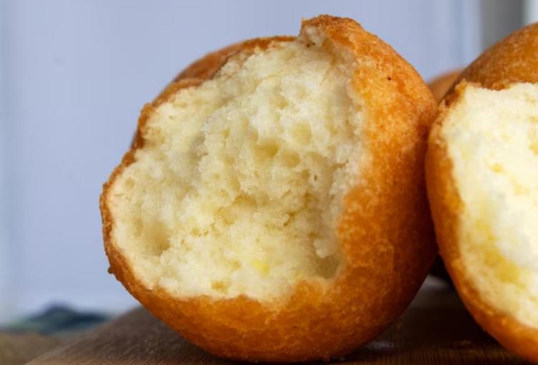 ¿Cómo hacer buñuelos crocantes por fuera y esponjosos por dentro?
