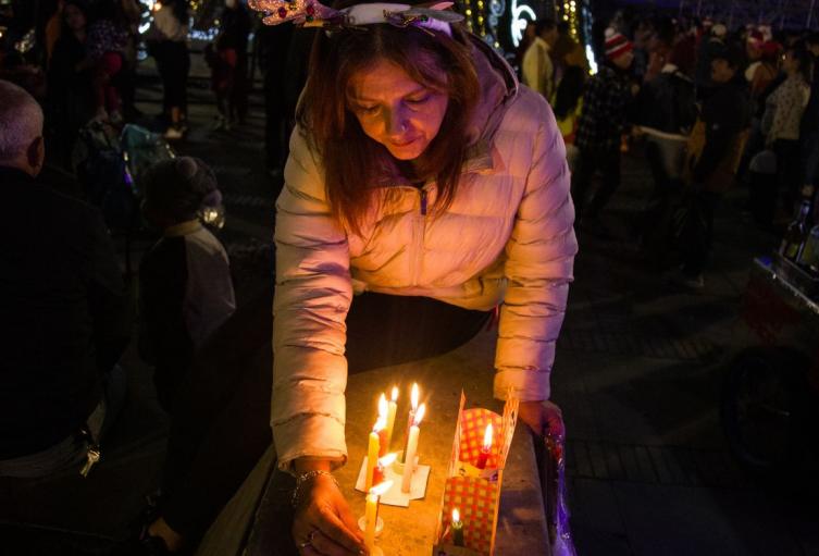 Faroles navideños caseros para el Día de Velitas