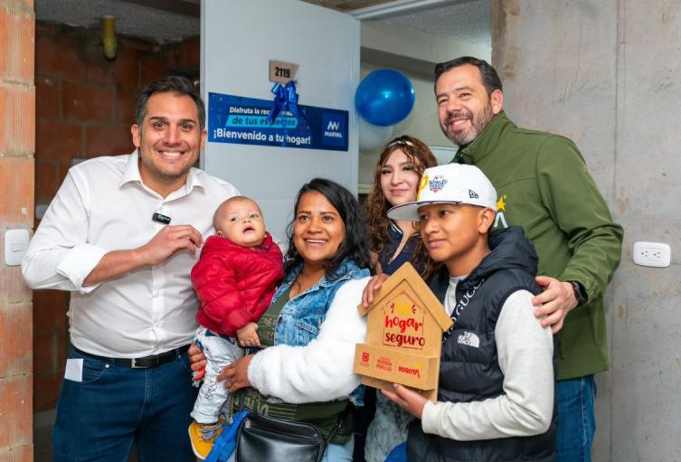 Entrega de viviendas en Usme