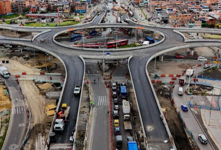  IDU con $2,4 billones Molano anuncia más de 80 proyectos para 2026