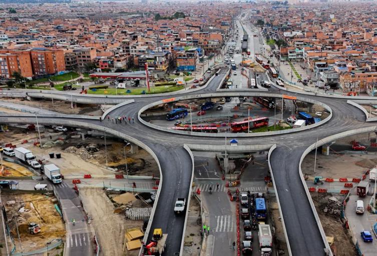 Menos trancones IDU avanza con glorietas y puentes por toda la ciudad