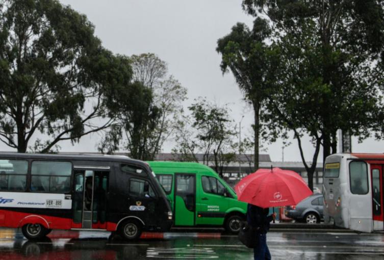 Movilidad salió a dar cátedra giro a la izquierda sin armar el trancón